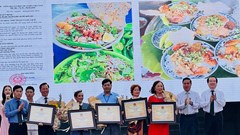 Đón nhận Quyết định công nhận Di sản văn hóa phi vật thể cho mỳ Quảng