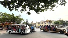 Đề xuất đặt biển báo 30km/h trên một số tuyến đường, tháo gỡ khó khăn cho xe điện ở Hội An