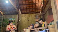 Giữ nghề truyền thống, giữ hồn văn hóa của đồng bào Ca Dong 