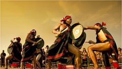 Người Co giữ văn hóa truyền thống, phát triển du lịch