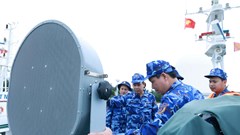 Tư lệnh Cảnh sát biển kiểm tra công tác phòng chống bão số 13 