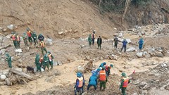 Tìm thấy thi thể đầu tiên trong vụ sạt lở vùi lấp 3 người ở xã Hùng Sơn