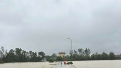 Người vùng lũ Hội An huy động nhu yếu phẩm gửi vào vùng lũ Đắk Lắk