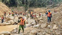 Tiếp tục tìm kiếm nạn nhân mất tích trong vụ sạt lở tại Hùng Sơn
