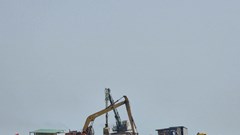 Cơ quan chức năng thông tin về “hình ảnh nghi sà lan đổ chất thải xuống biển Cửa Đại” 