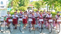 Trao tặng 50 xe đạp cho học sinh có hoàn cảnh khó khăn