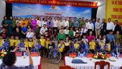  “Thắp sáng những ước mơ” cho hơn 200 trẻ em khó khăn ở Trà My 