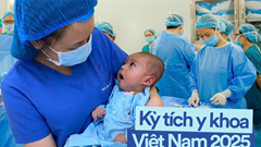 Từ can thiệp tim bào thai đến điều trị ung thư khó: Những ca bệnh nước ngoài được cứu sống tại Việt Nam năm 2025