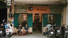 Hành động này của người Việt rất bình thường, nhưng tiếng Anh lại không có từ nào mô tả chính xác