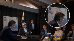 Nhà Trắng tung ảnh giữa lúc không kích Iran: Tấm bảng sau lưng ông Trump bị MXH đồn 'lộ dữ liệu nhạy cảm'