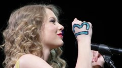 Người Châu Âu khiếp sợ con số 13 nhưng Taylor Swift lại làm một điều không tưởng