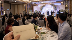 Đi đám cưới ở khách sạn mừng 1 triệu đồng, câu nói khiến khách “nghẹn họng” về úp mì tôm ăn tối