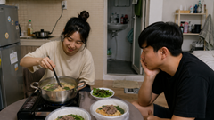 Được bạn gái nấu bát mì tôm, tôi bỗng suy nghĩ về chuyện chung sống lâu dài