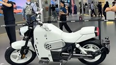 Mẫu xe máy điện chạy tới 500 km mới phải sạc, tích hợp ADAS như ô tô