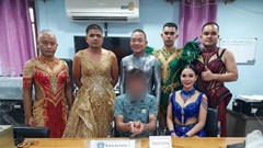 Sự thật sau bức ảnh “vũ công cảnh sát” gây nhầm lẫn toàn cầu