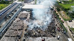 Xuyên đêm chữa cháy tại bãi phế liệu rộng hàng nghìn m2