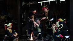 Giữ nếp sống Dao qua mái tóc sơn