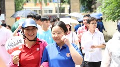 Thí sinh thi lớp Hà Nội tự tin bước vào môn thi Ngoại ngữ