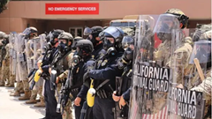 Mỹ điều thêm lính thủy quân lục chiến tới thành phố Los Angeles