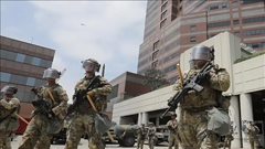 Nhiều nước cảnh báo công dân trước căng thẳng tại Los Angeles, Mỹ