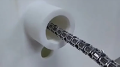 Robot hình rắn hoạt động trong không gian phức tạp