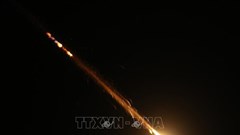 Iran phóng loạt tên lửa mới vào các cơ sở quân sự trọng yếu của Israel