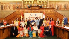 Cuộc thi viết về phụ nữ Việt nơi xa xứ đầy mộc mạc và xúc động