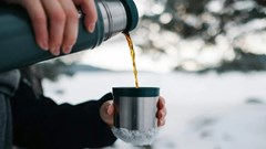 Dùng bình giữ nhiệt gỉ suốt 10 năm, người đàn ông bị nhiễm độc kim loại nặng