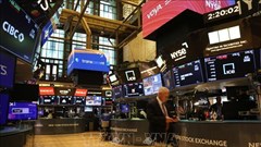 Vì sao giá dầu lao dốc còn chứng khoán lại tăng sau khi Iran tấn công căn cứ Mỹ?