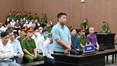 Chủ tịch Tập đoàn Phúc Sơn bật khóc trước toà: Ám ảnh với cái nghèo, có tiền là đem đi thiện nguyện