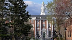 Mỹ: Đại học Harvard công bố phương án đầu tiên hỗ trợ sinh viên quốc tế