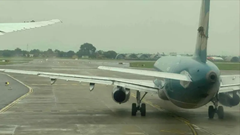 Hai máy bay va chạm tại đường lăn sân bay Nội Bài