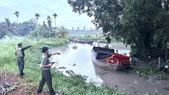 Bắt nhóm đối tượng khai thác cát trái phép trên sông Đồng Nai