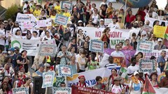 Tuần hành tại Tây Ban Nha kêu gọi công bằng về khí hậu và thu hẹp khoảng cách giàu-nghèo