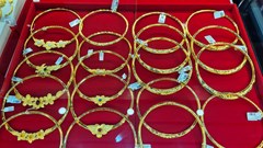 Sáng nay, giá vàng neo ở mức cao
