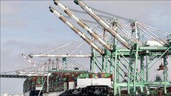Thâm hụt thương mại của Mỹ tăng mạnh do xuất khẩu giảm