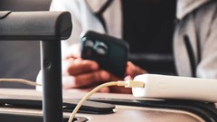 Nhật Bản ban hành quy định mới về mang sạc dự phòng lên máy bay