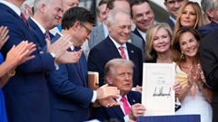 Tổng thống Mỹ ký thành luật gói cắt giảm thuế và chi tiêu toàn diện