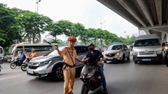 Hà Nội: Nhắc nhở hàng trăm trường hợp vi phạm làn đường tuyến Phạm Văn Đồng