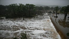 Bang Texas (Mỹ) khẩn trương tìm kiếm người mất tích sau lũ lụt