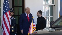 Tổng thống Donald Trump tuyên bố sẽ gửi thêm vũ khí tới Ukraine