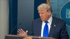 Tổng thống Donald Trump khẳng định không lùi thời hạn áp thuế quan