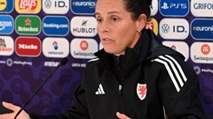 Đội tuyển Xứ Wales gặp tai nạn xe buýt trước trận đấu với Pháp