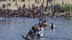 Mỹ sẽ xây trung tâm tạm giữ người nhập cư trái phép tại 5 bang