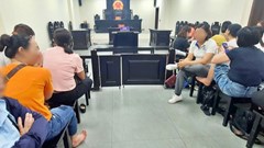 Hoãn phiên xét xử Hiệu trưởng lợi dụng chức vụ để triệu tập bên đối chất