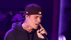 Justin Bieber trở lại đầy ấn tượng với album âm nhạc ‘Swag’