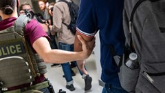 Mỹ sa thải 17 chánh án tòa di trú