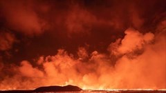 Núi lửa ở gần thủ đô của Iceland phun trào trở lại