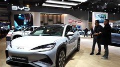 Trung Quốc tiến sát ngôi đầu trong cuộc đua chuyển đổi xe điện