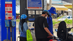 Giá xăng giảm về dưới 20.000 đồng/lít